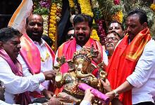 Revanth Reddy performs puja at Khairtabad Ganesh