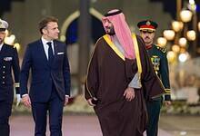 Elegant international diplomacy scene with Saudi and Western leaders, formal attire, grand setting, emphasizing global leadership and relations.