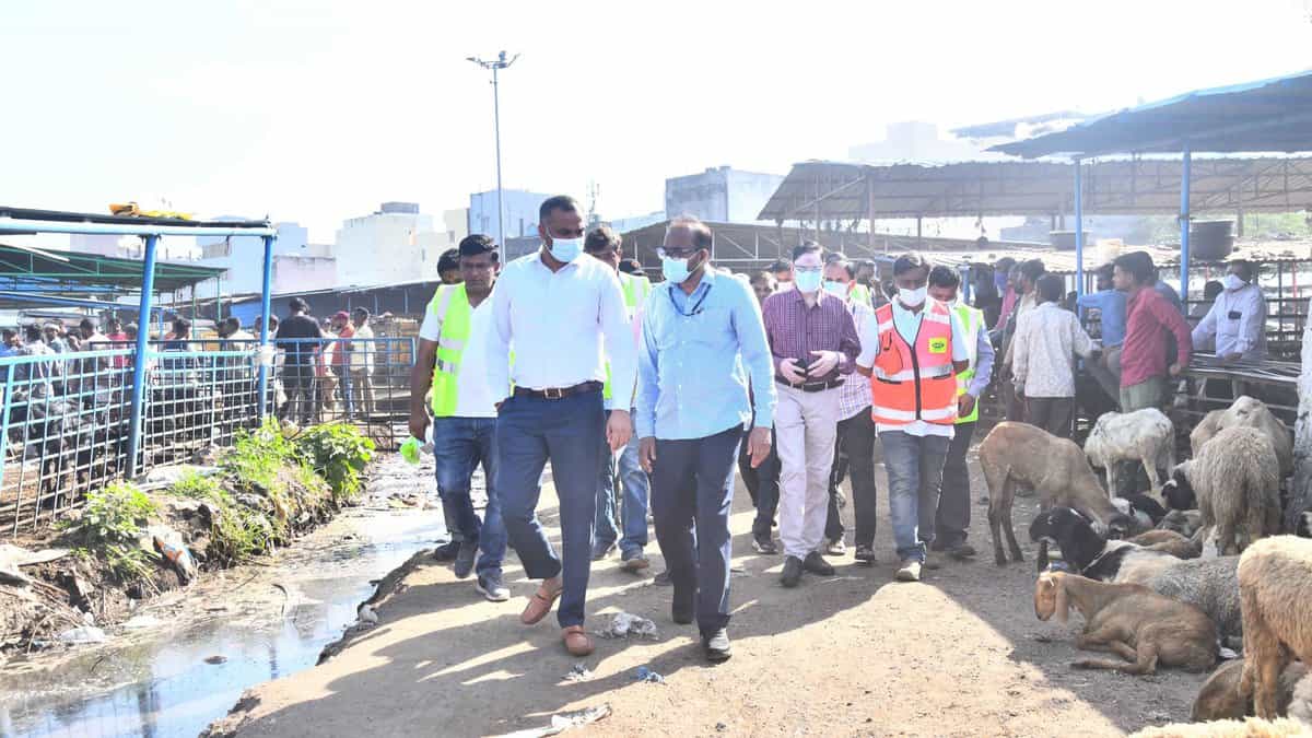 GHMC commissioner inspects Jiyaguda slaughterhouse