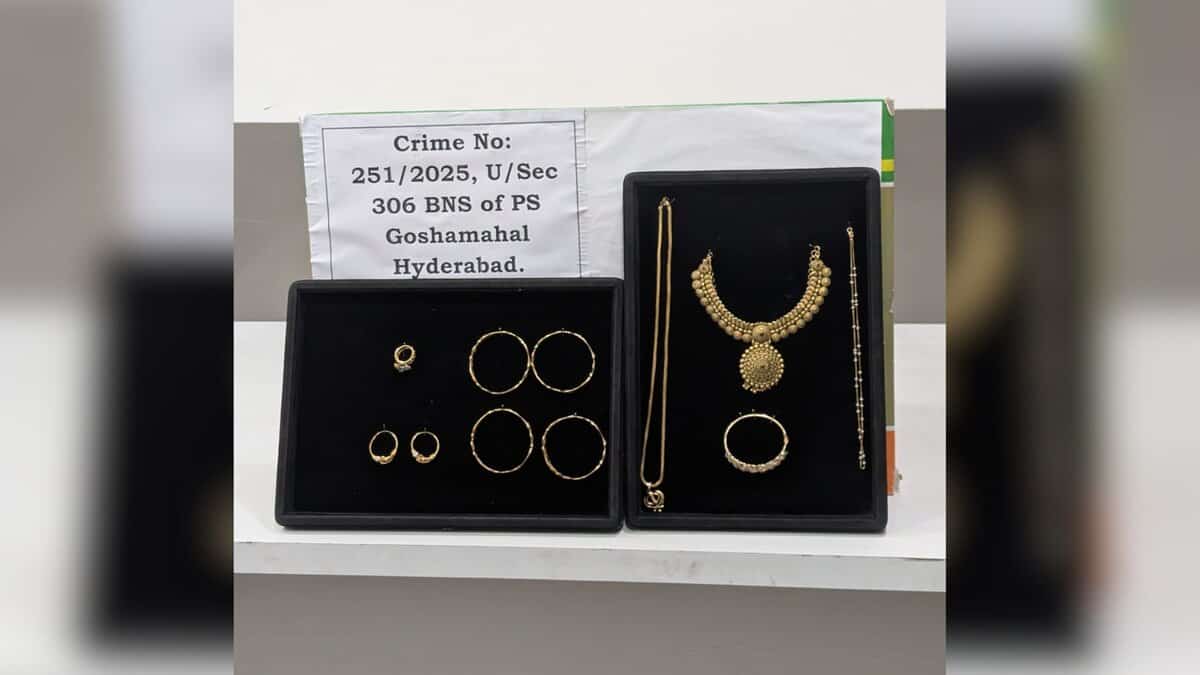 Hyderabad police recovers stolen gold jewelry