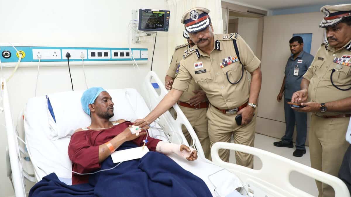 Telangana DGP visits Syed Asif, who was injured in a scuffle with rowdy sheeter Riyaz.
