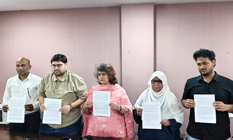Activists of the Concerned Citizens Forum demanded a XBI inquiry into Riyaz's encounter by Nizamabad police, and the murder of constable Pramod.