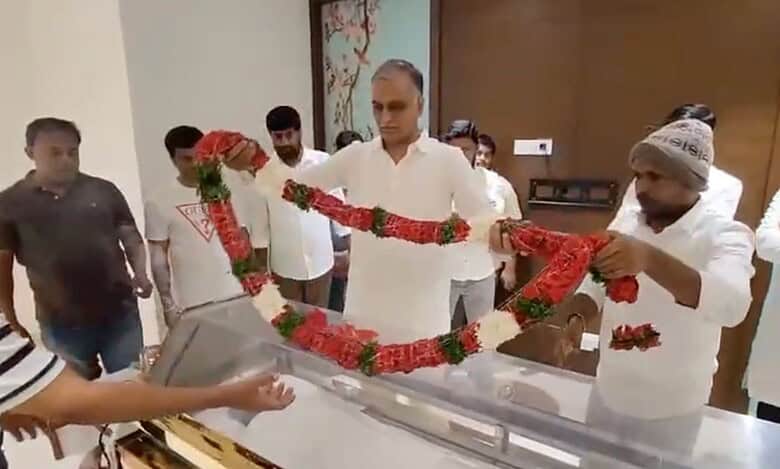 Ex min Harish Rao’s father passes away, condolences pour in