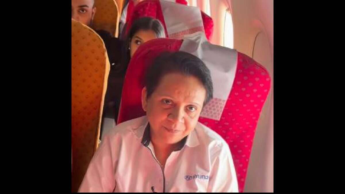Woman threatens co co-passenger to speak in Marathi