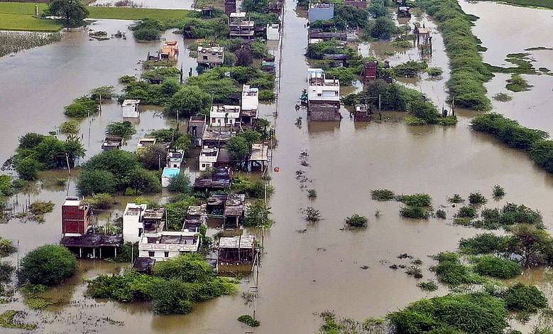 Cyclone Montha in Hanamkonda