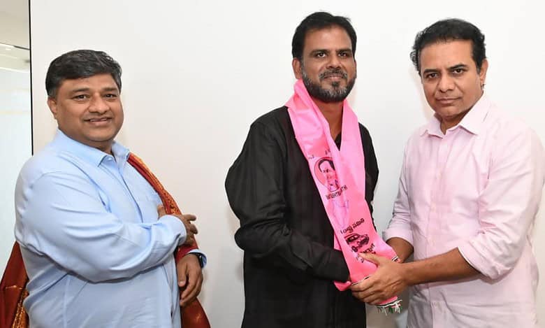 AIMIM leader Sheikh Munir joins BRS ahead of Jubilee Hills bypoll