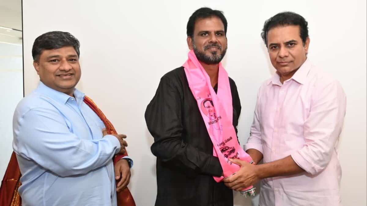 AIMIM leader Sheikh Munir joins BRS ahead of Jubilee Hills bypoll