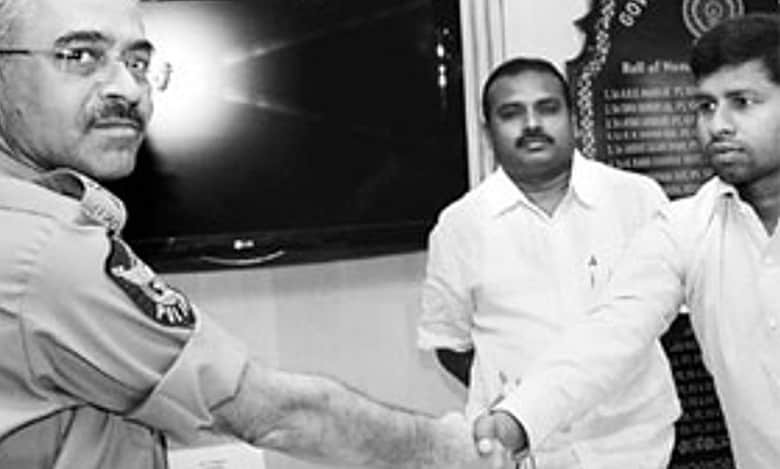 The image shows Azad surrendering before AP DGP in 2011.