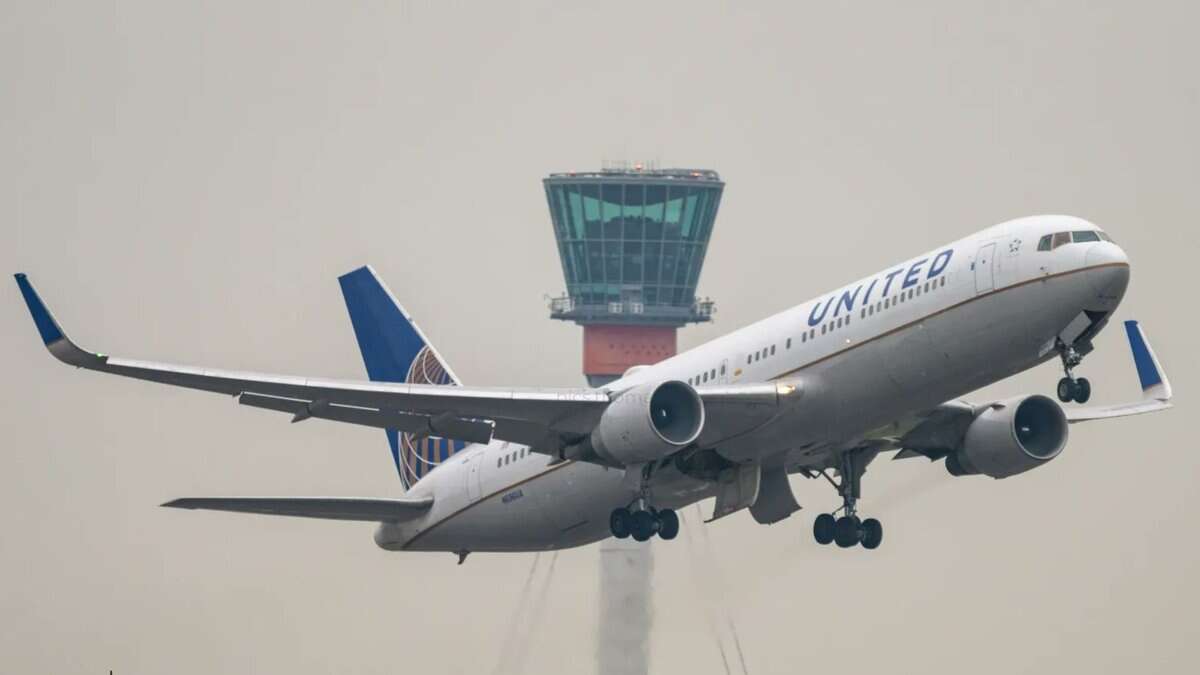 United Airlines plane