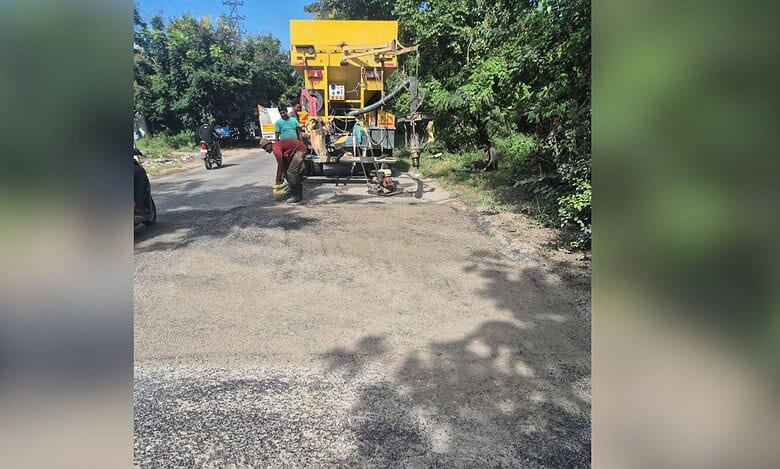 GHMC workers fill up pothole in Hyderabad