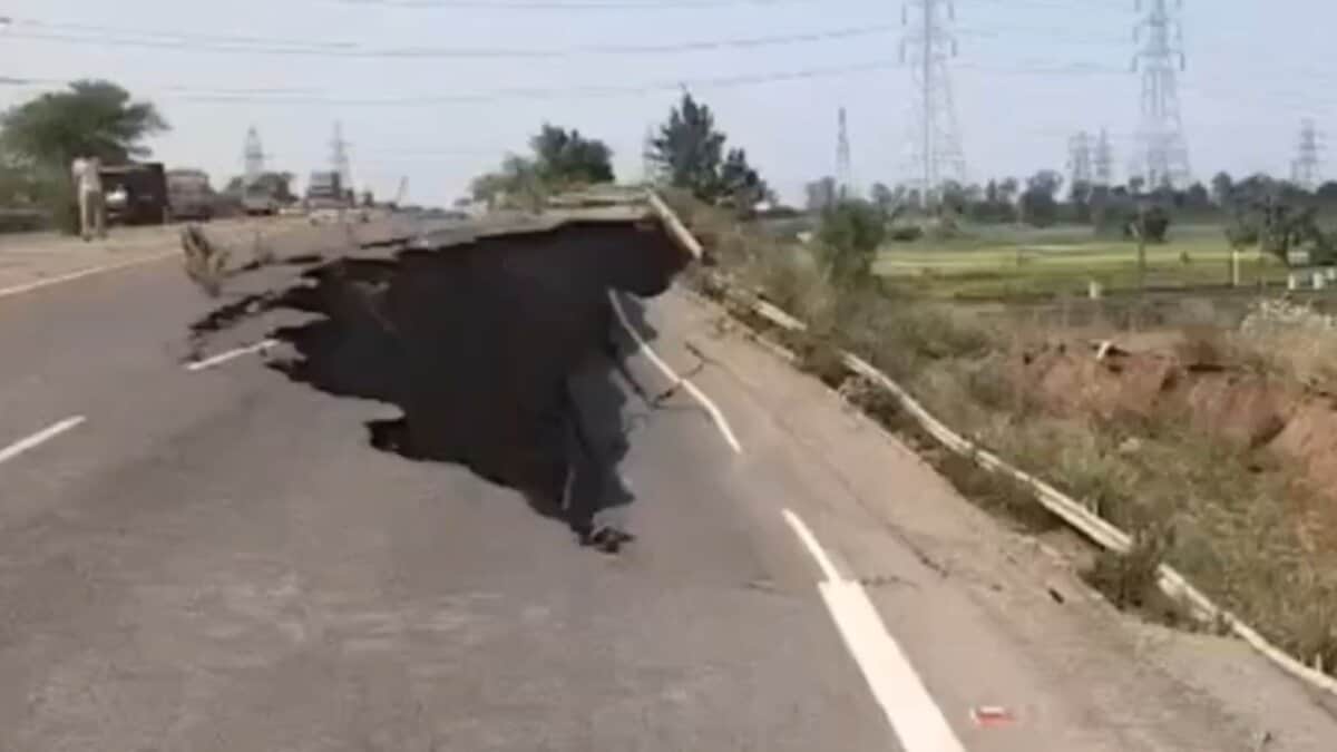 road collapse in Madhya Pradesh
