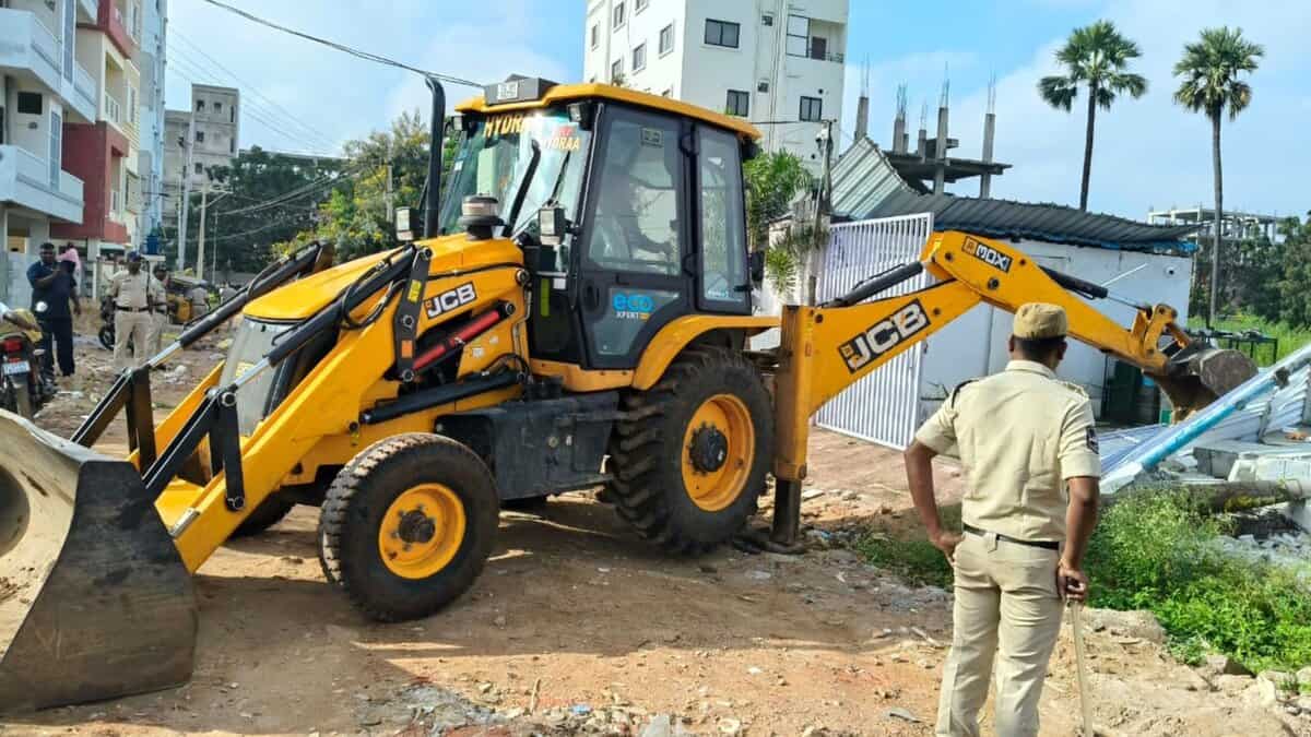 HYDRAA demolition drive in Rajendranagar