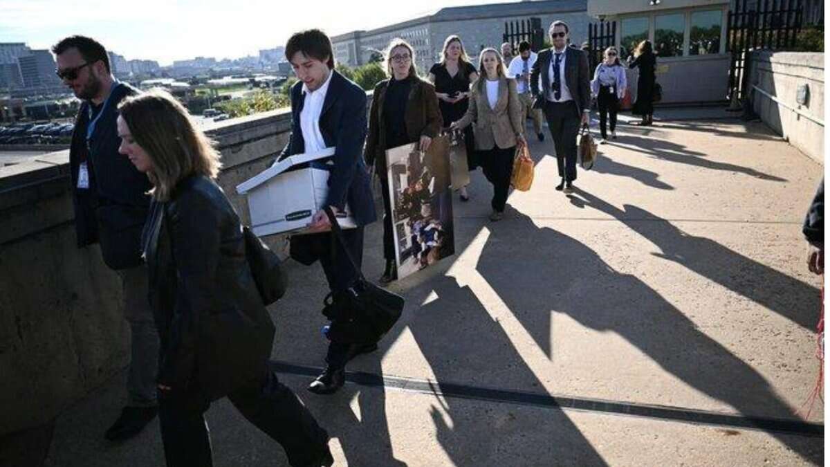 Journalists walk out of Pentagon in US