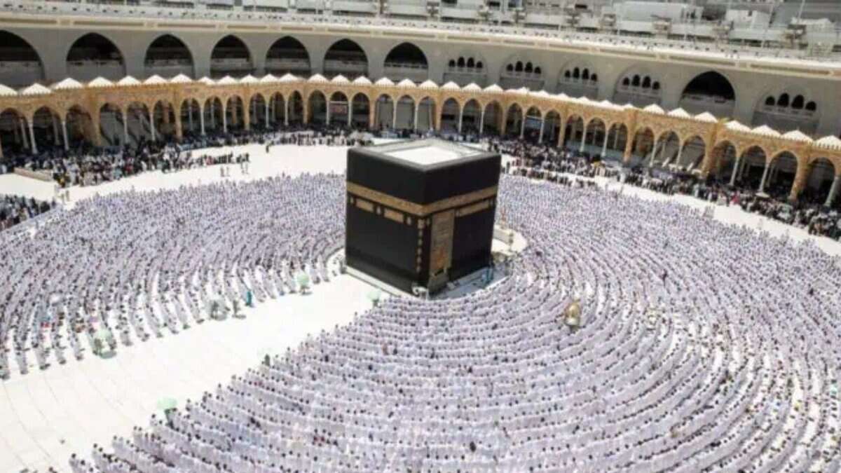 Pilgrims perform Umrah in Makkah
