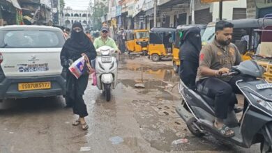 Visitors and locals of Yousufain Dargah suffer due to sewage overflowing from manholes on the streets near the Dargah for the past 8 days.