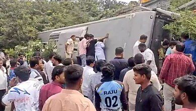 Bus overturns at Pedda Amberpet ORR
