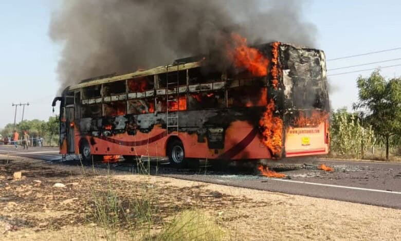 bus traveling from Jaisalmer to Jodhpur caught fire
