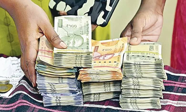 Cash and liquor seized during checks by Flying Squad Teams of the Election Commission of India in Jubilee Hills constituency.