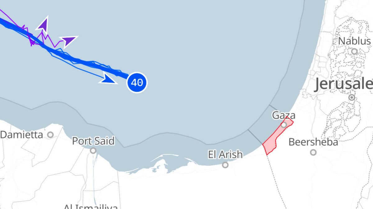 Map of eastern Mediterranean showing Global Sumud Flotilla at 90 nautical miles from Gaza coast, with purple zigzag route from north, blue arrows indicating direction, and labeled cities including Nablus, Jerusalem, Gaza, Port Said, El Arish, Beersheba.