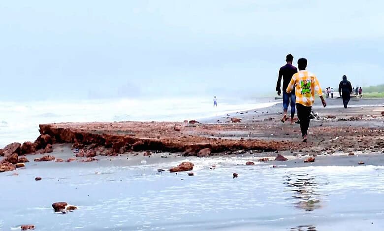 Cyclone ‘Montha’ nearing AP coast with 100 kmph winds, red alert in 19 districts