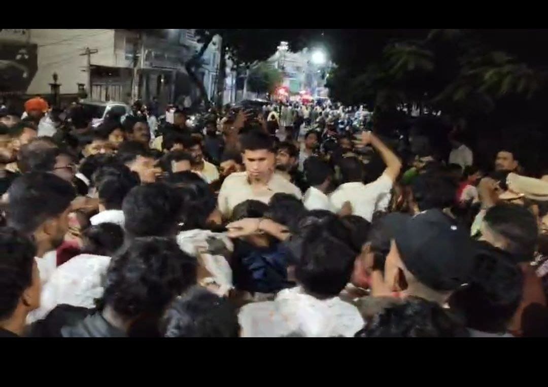 Image of a mob gathering in Akbarbagh, Hyderabad after a Durga idol was desecrated.