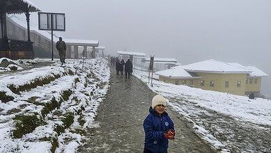 Weather: Snowfall in Gulmarg