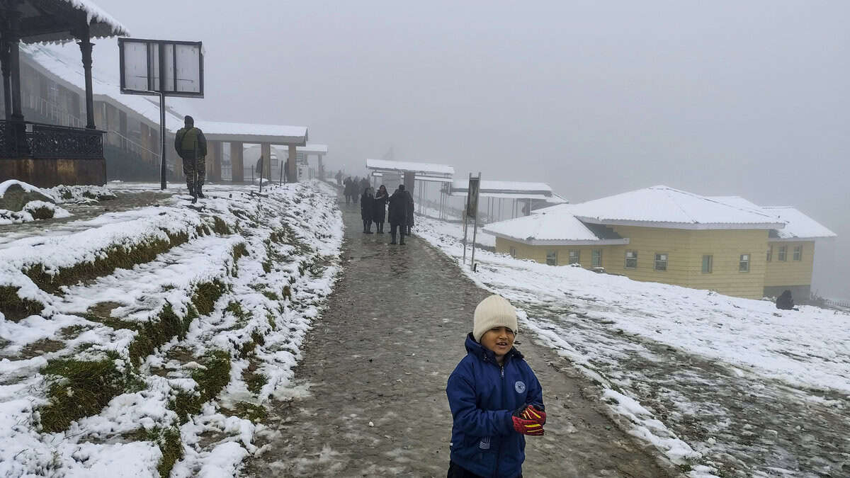 Weather: Snowfall in Gulmarg