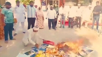 Hindutva mob forces Christians in Rohtak to burn holy books.
