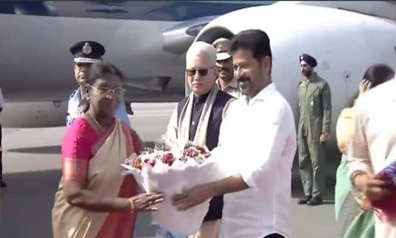 President Droupadi Murmu with Telangana CM A Revanth Reddy