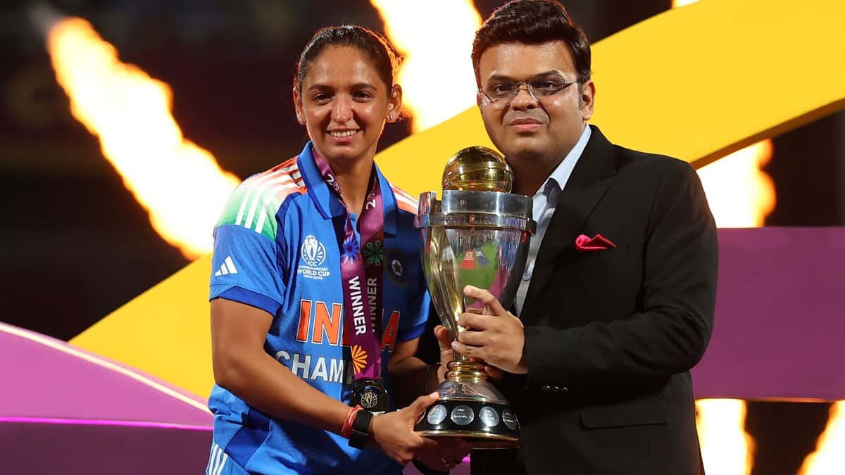 ICC Chairman Mr. Jay Shah presents the ICC Women's Cricket World Cup 2025 Trophy to our winning captain Harmanpreet Kaur