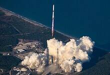 Blue Origin launches huge rocket