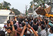 Patna Supporters during RJD Chief Lalu Prasad Yadav's road show with CPI-ML candidate from Digha Assembly Constituency, Divya Gautam, ahead of Bihar Legislative Assembly elections