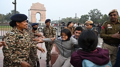 People protesting against air pollution issue near India Gate in New Delhi