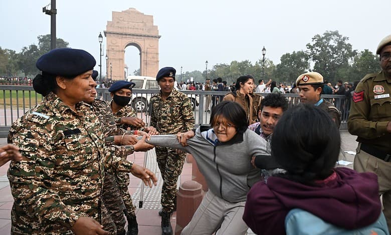 People protesting against air pollution issue near India Gate in New Delhi