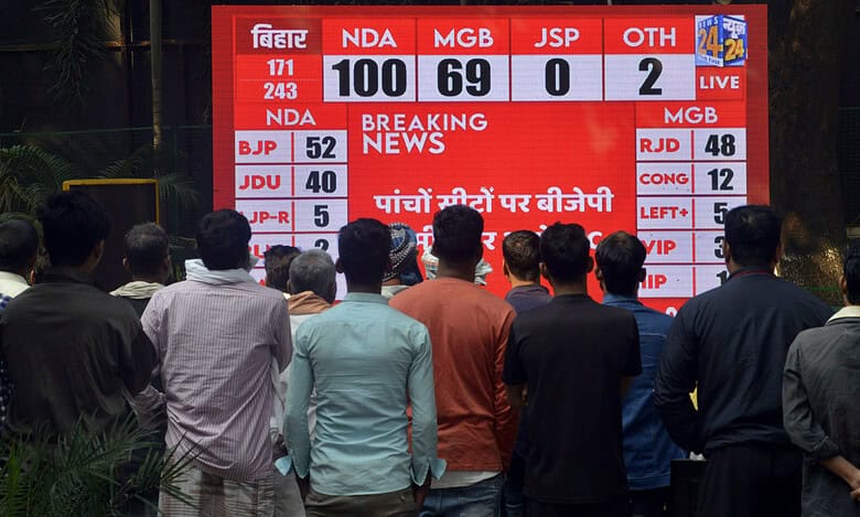 People watching live broadcast of Bihar Assembly elections
