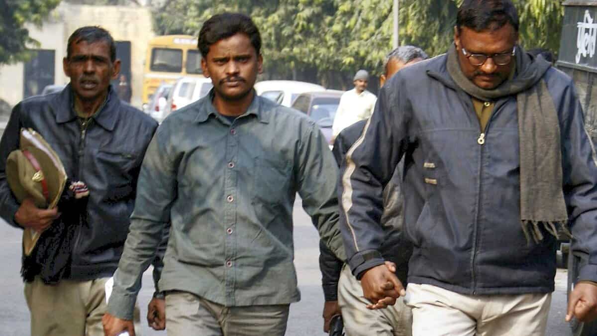 Police take Surinder Koli, accused in the abduction, rape and murder of minor in Nithari serial killings