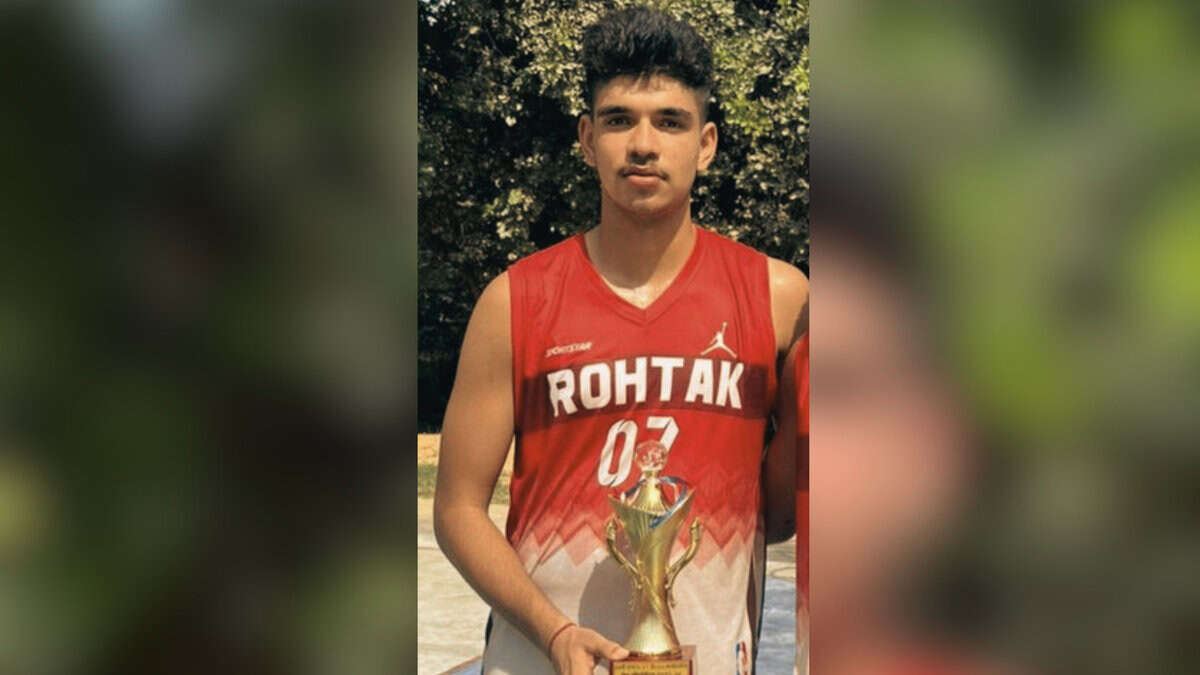 National level teen basketball player dies in freak accident.
