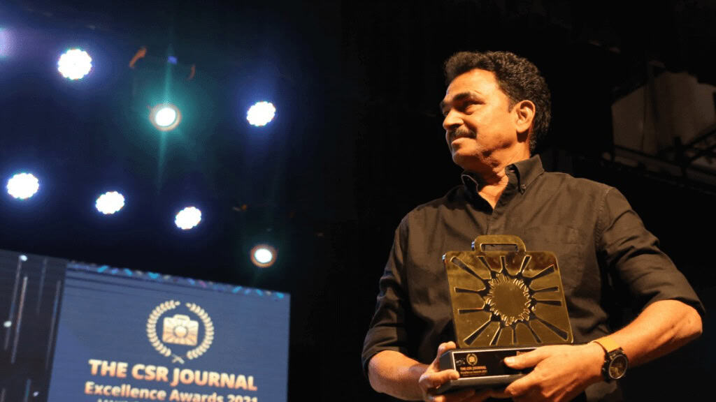 Sayaji Shinde awarded at CSR Journal Exellence