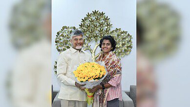 Andhra Pradesh Chief Minister N Chandrababu Naidu with cricketer Shree Charani