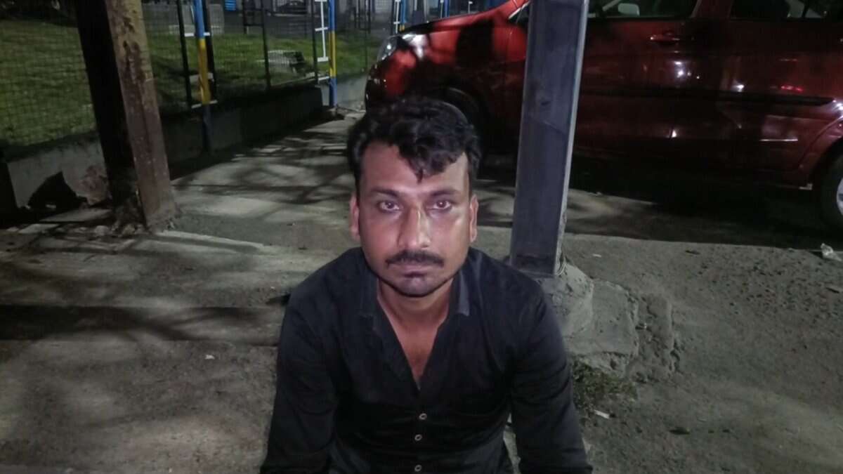 A 'chappal chor' was caught while stealing footwear of customers of mandi restaurant in hyderabad