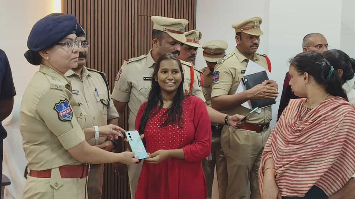 Hyderabad police hand over lost and stolen mobiles to their rightful owner