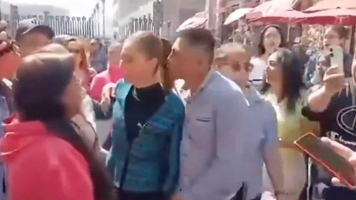 A drunk man leans on Mexican President Claudia Sheinbaum