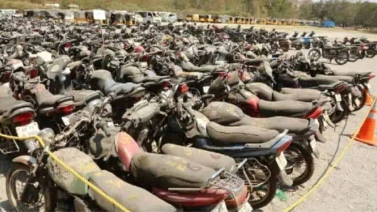 Abandoned vehicles in Hyderabad