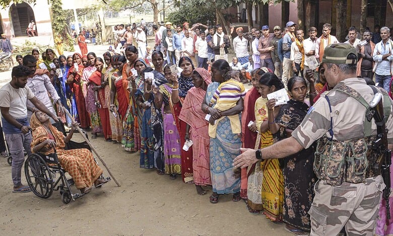 A security personnel keeps vigil at a polling station during the second and final phase of the Bihar Assembly elections in Jehanabad on Tuesday. (PTI Photo)