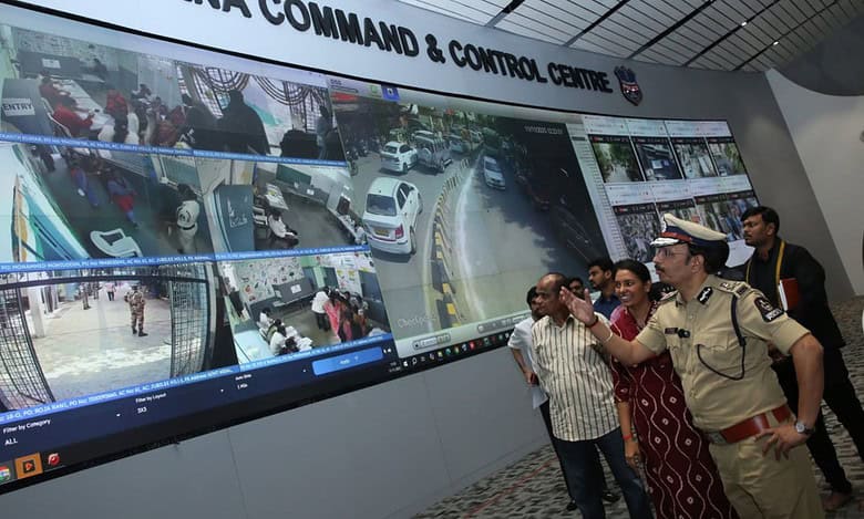 Hyderabad city police commissioner VC Sajjanar reviewing the ongoing Jubilee Hill by election on Tuesday