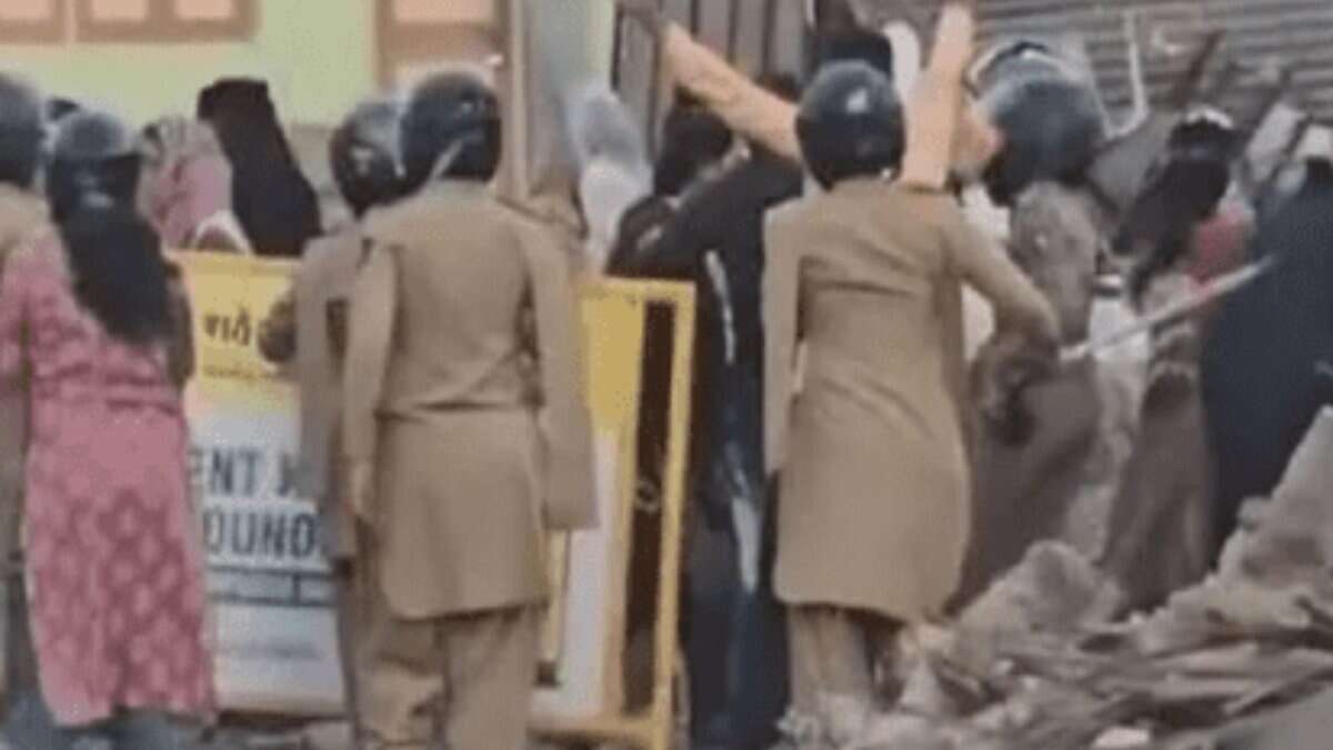 gujarat dargah demolition