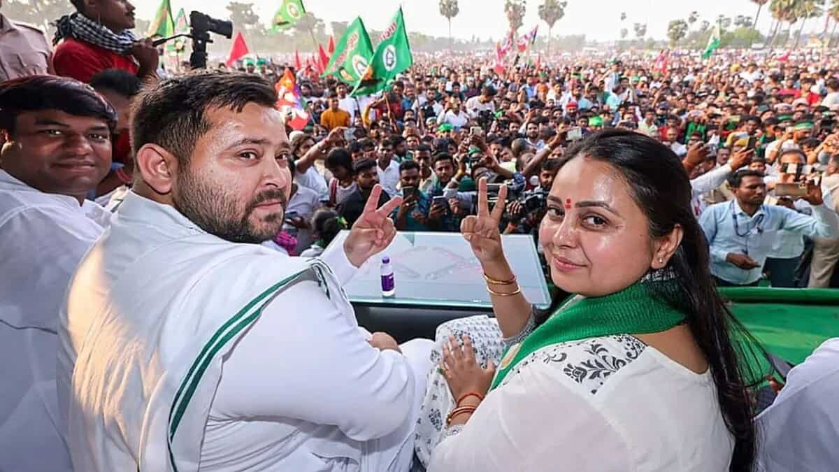 RJD leader Tejashwi Yadav with his sister Rohini Acharya during a poll campaign in Bihar.