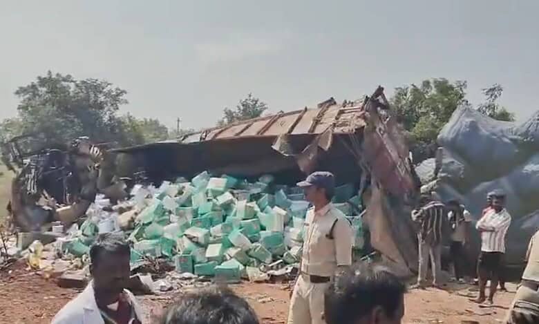 Tanker overturns in Vikarabad