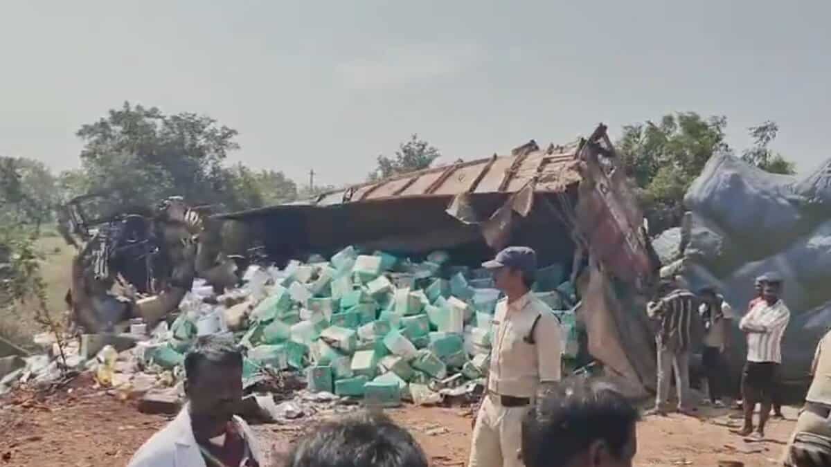 Tanker overturns in Vikarabad