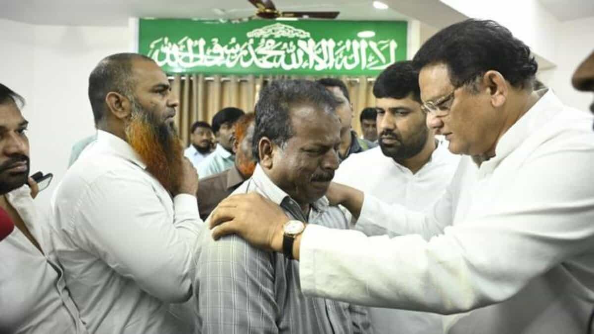 Telangana Minister Mohammad Azharuddin consoles grieving relatives of Saudi accident victims.